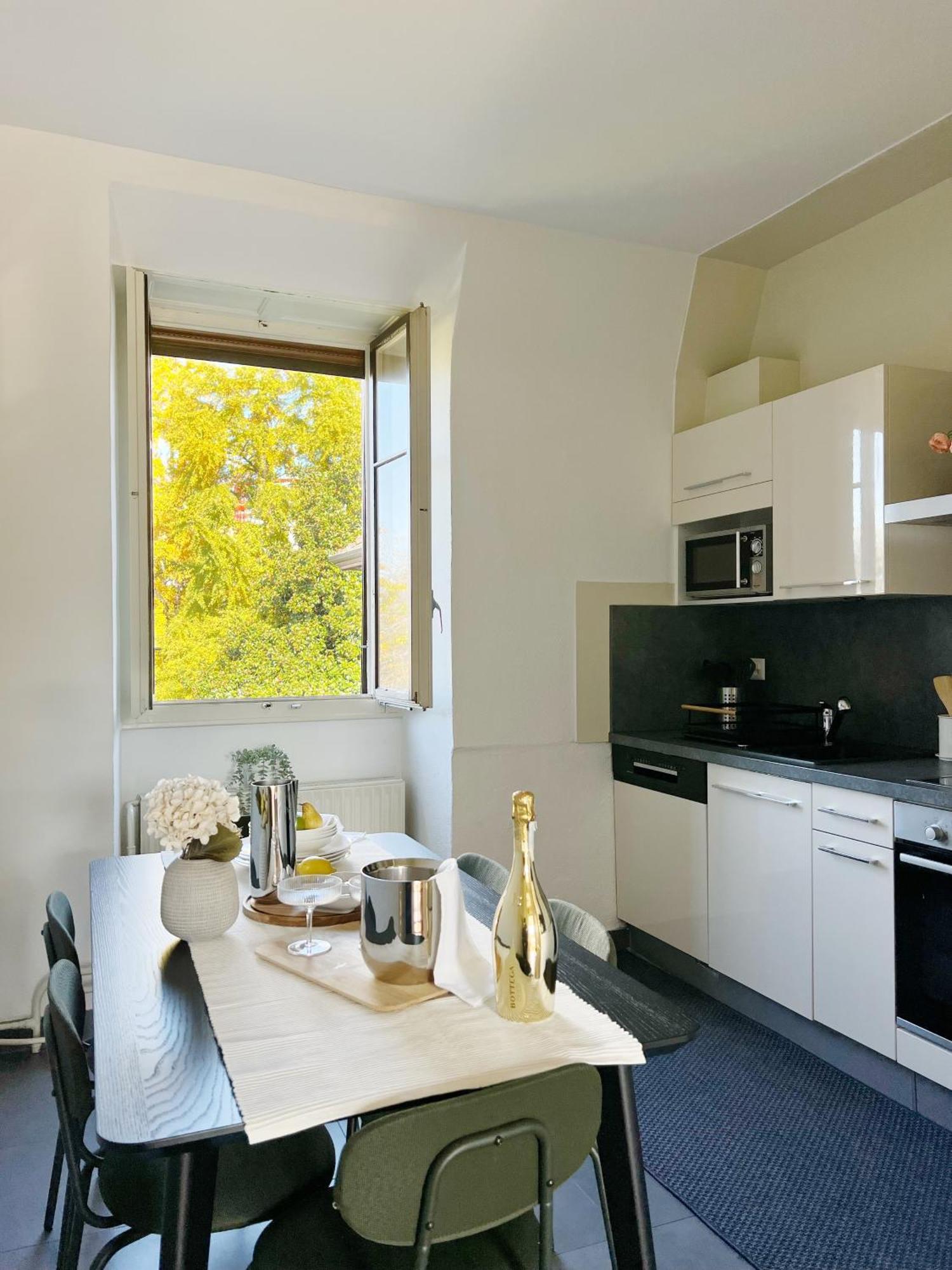 Montreux Riviera Suite Waterfront 3 Bedrooms Private Parking Zewnętrze zdjęcie
